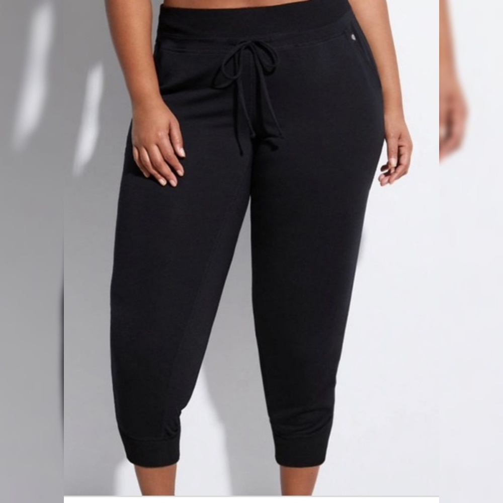 Livi Active x Lane Bryant Cropped Joggers